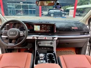 Cho thuê xe Carnival Đà Lạt 7 chỗ có tài xế